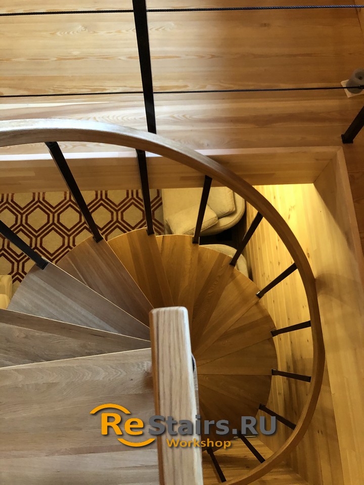 Винтовая лестница в бане